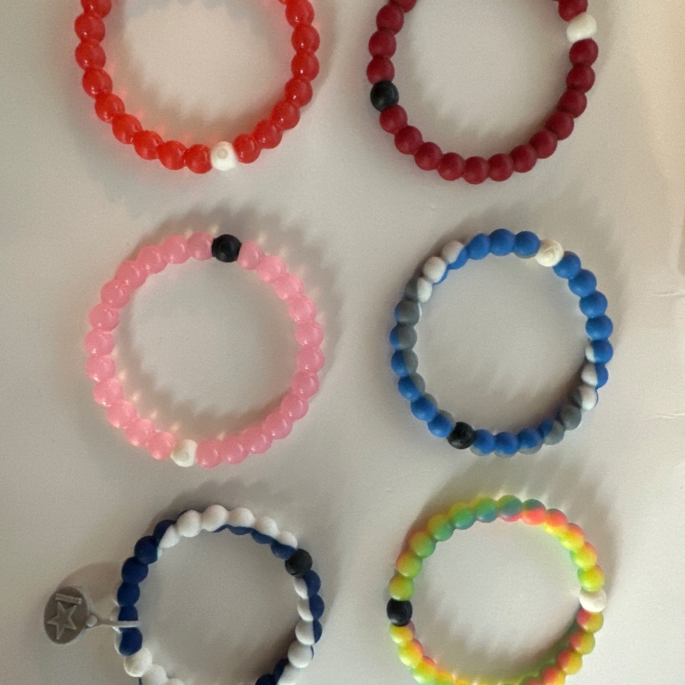 Set of 6 Lokai bracelets including a Dallas Cowboys bracelet - size medium